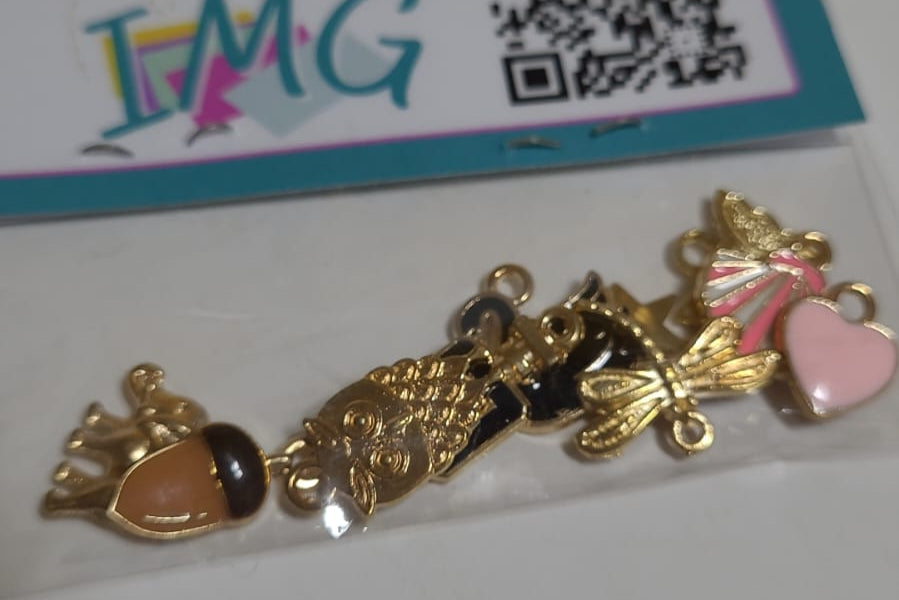 Dijes decorativos dorados