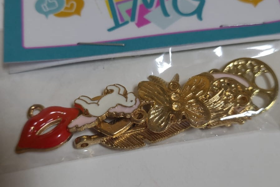 Dijes decorativos dorados